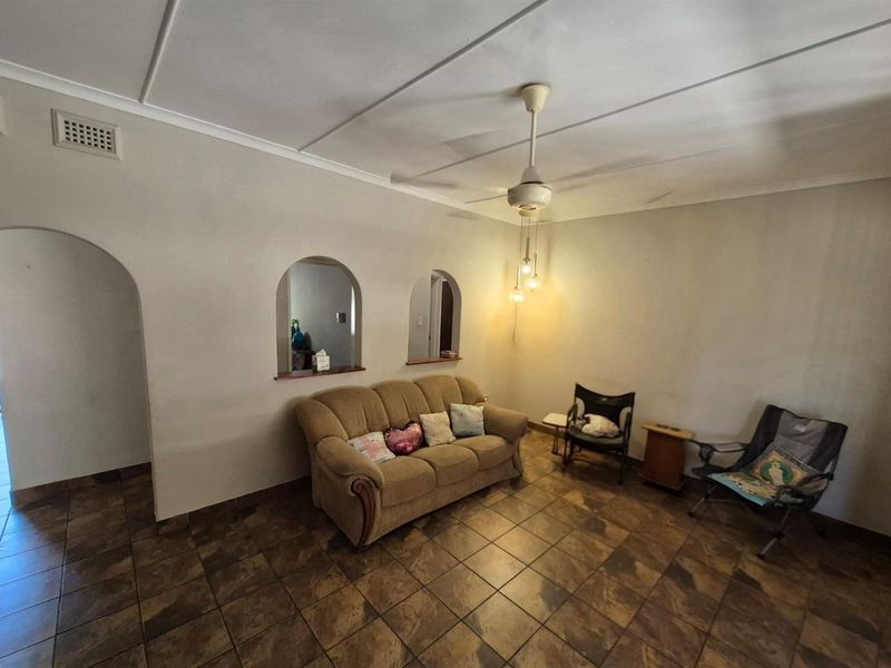 4 Bedroom House For Sale in Yellowwood Park, Durban, KwaZulu Natal - Photo 8