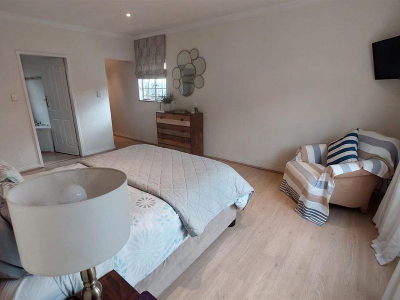 MODERN FOUR BEDROOM DUPLEX TOWNHOUSE FOR SALE IN GREAT LOCATION IN BASSONIA - Photo 10