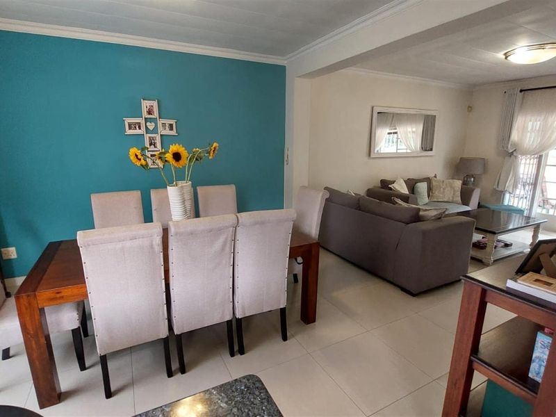 MODERN FOUR BEDROOM DUPLEX TOWNHOUSE FOR SALE IN GREAT LOCATION IN BASSONIA - Photo 5