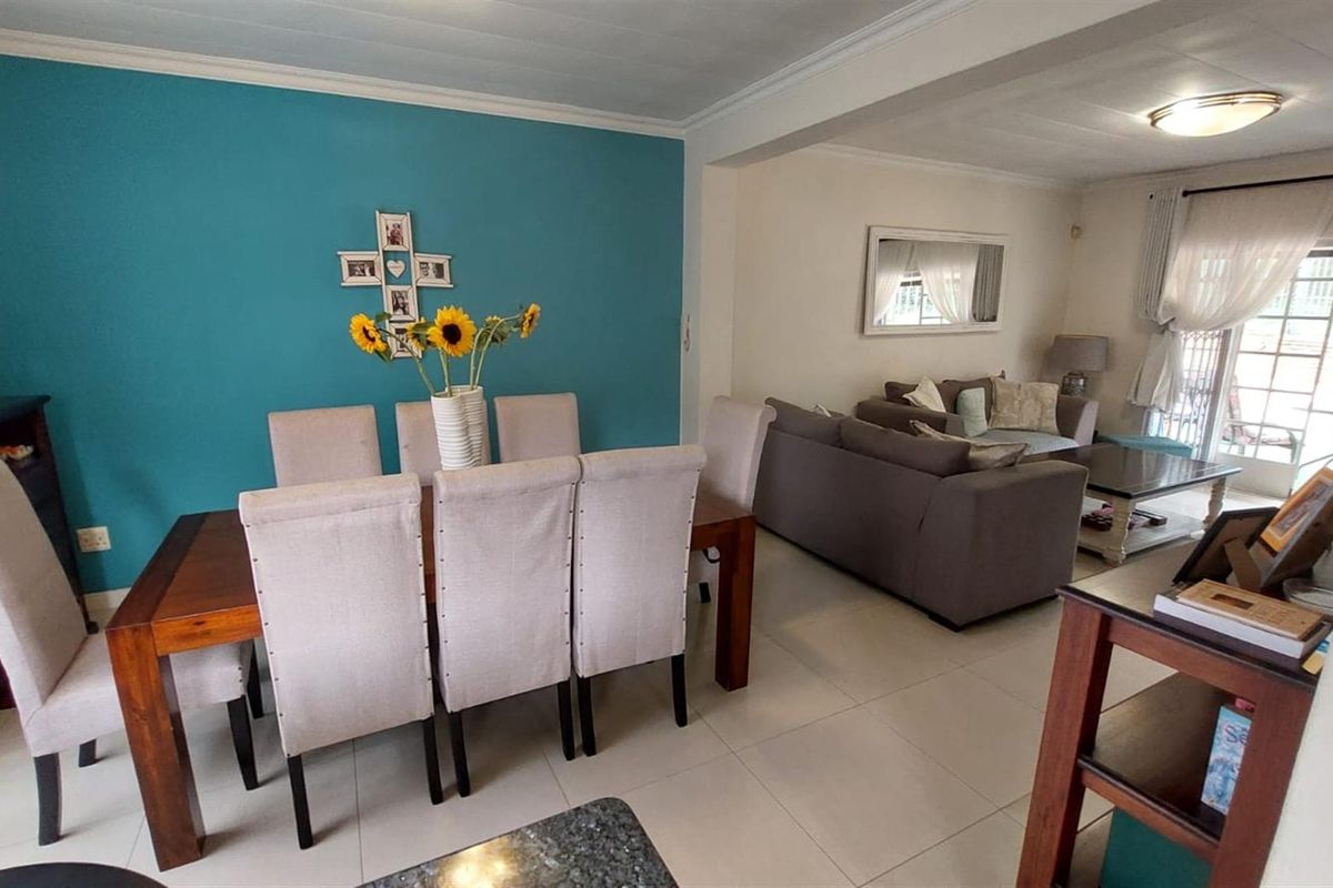 MODERN FOUR BEDROOM DUPLEX TOWNHOUSE FOR SALE IN GREAT LOCATION IN BASSONIA - Photo 5