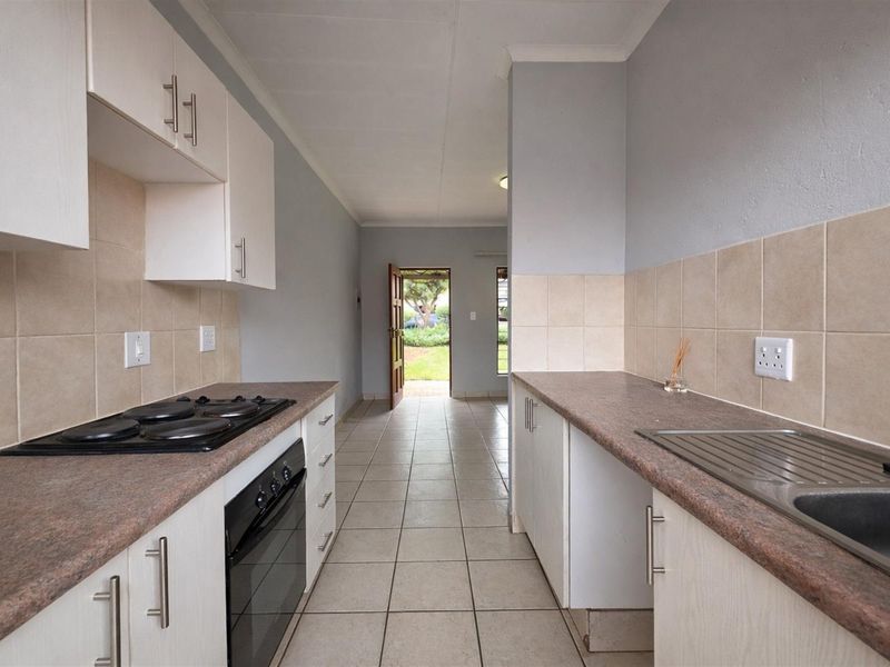 Northriding AH - Super 2 bedroom 2 bathroom simplex unit to let in a secure complex - Photo 7