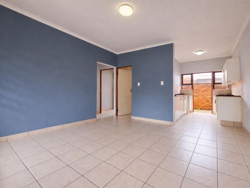 Northriding AH - Super 2 bedroom 2 bathroom simplex unit to let in a secure complex - Photo 4