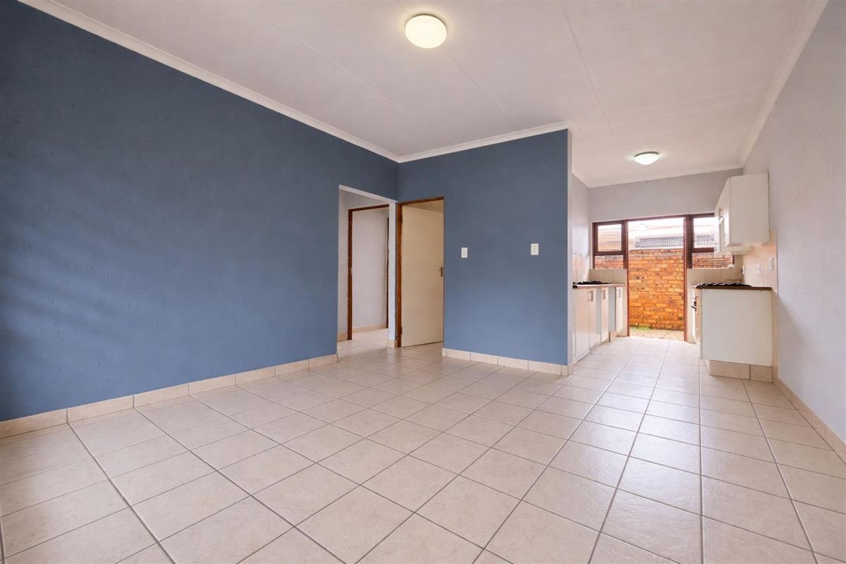 Northriding AH - Super 2 bedroom 2 bathroom simplex unit to let in a secure complex - Photo 4