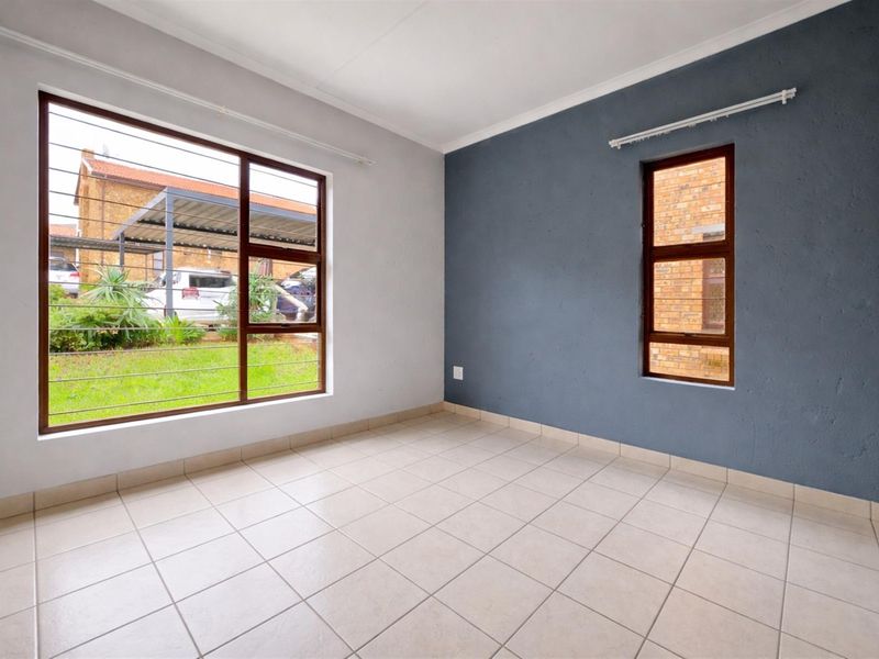 Northriding AH - Super 2 bedroom 2 bathroom simplex unit to let in a secure complex - Photo 10