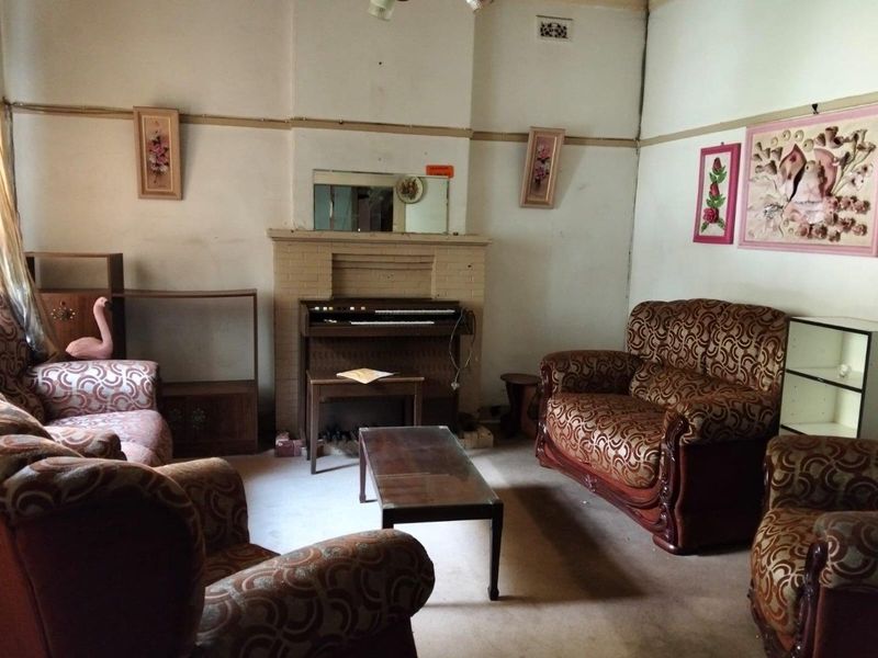 Late Estate Property - Sole Mandate - 2 Bedrooms, Garage and Business Zoning in Springs - Photo 2