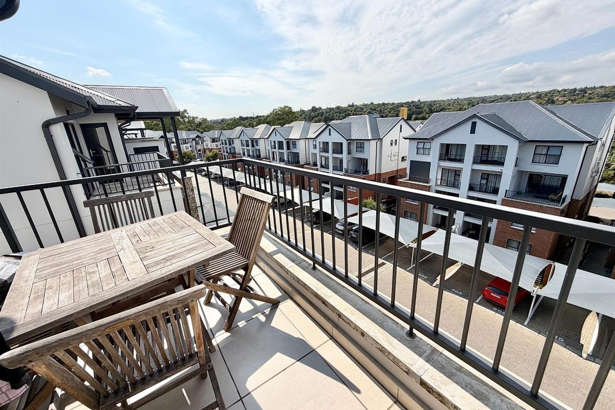 Modern 1 Bedroom 3rd Floor Apartment / Flat for Sale in Olivedale - Photo 2