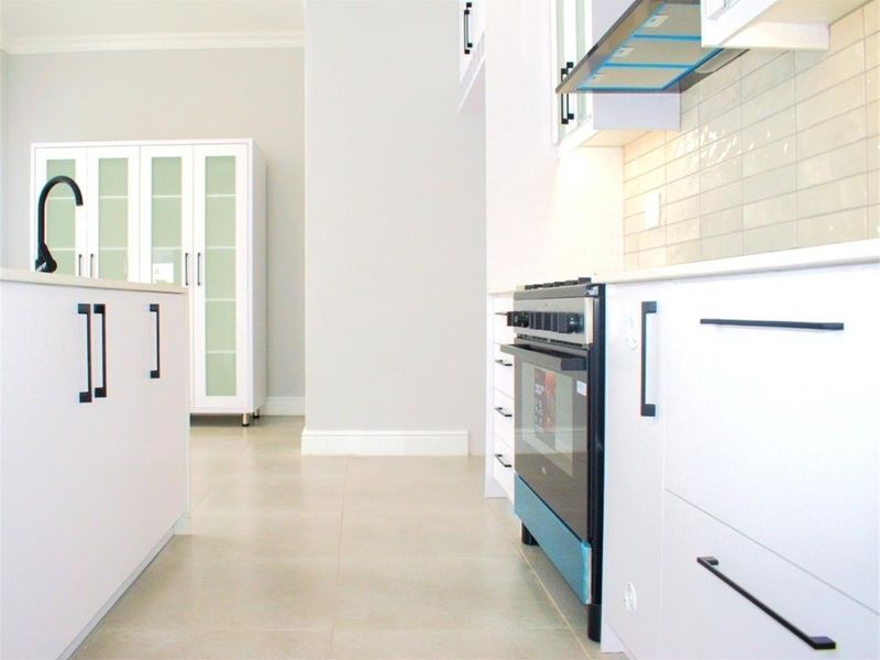 Refined Coastal Elegance in Lampiesbaai. - Photo 8