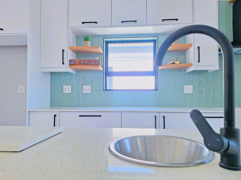 Refined Coastal Elegance in Lampiesbaai. - Photo 9