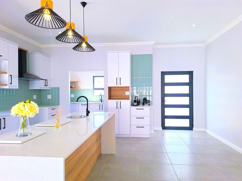 Refined Coastal Elegance in Lampiesbaai. - Photo 2
