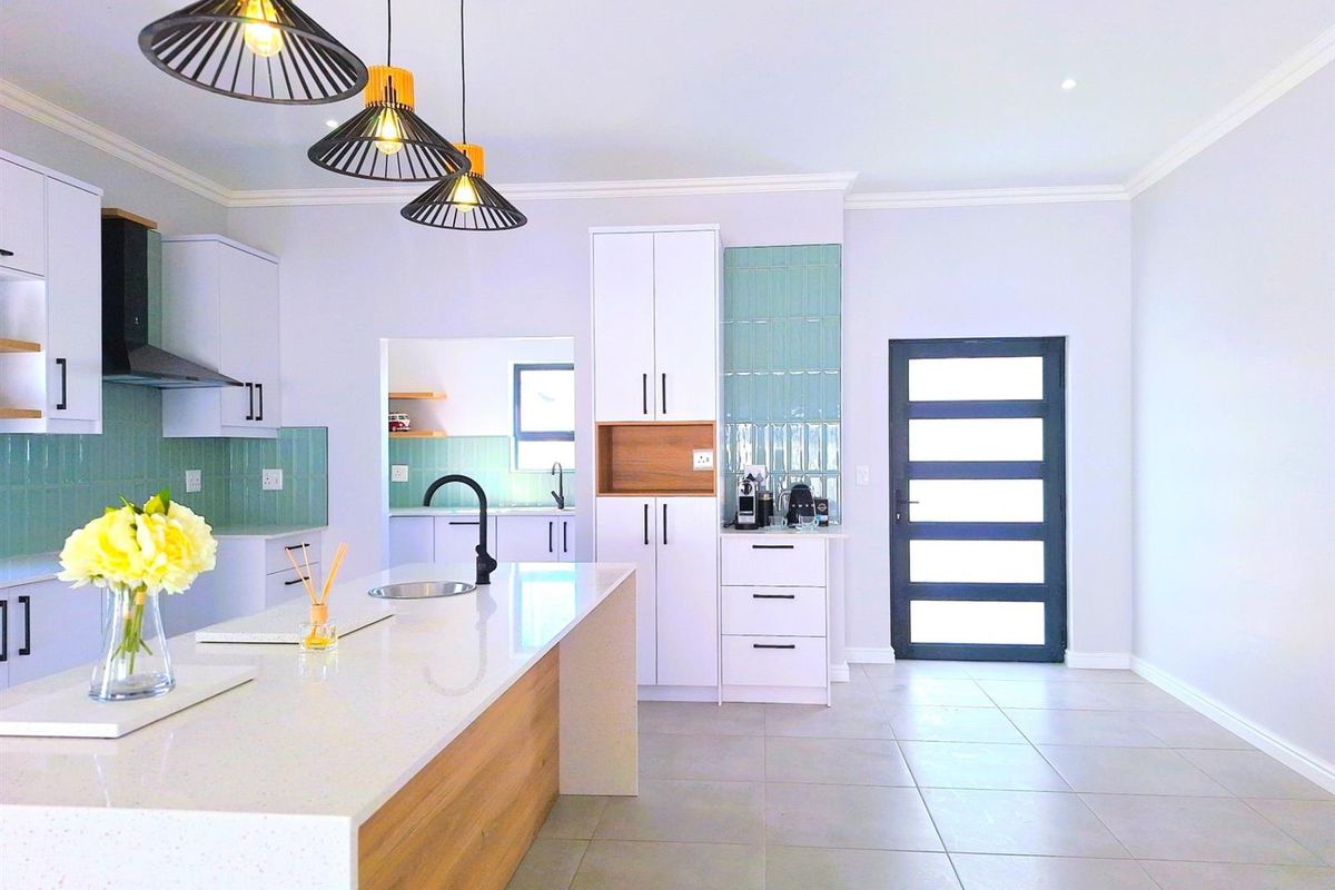 Refined Coastal Elegance in Lampiesbaai. - Photo 2