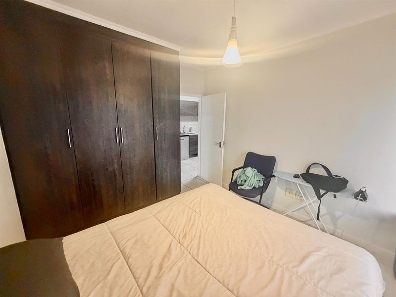 Modern 1 Bedroom 3rd Floor Apartment / Flat for Sale in Olivedale - Photo 10