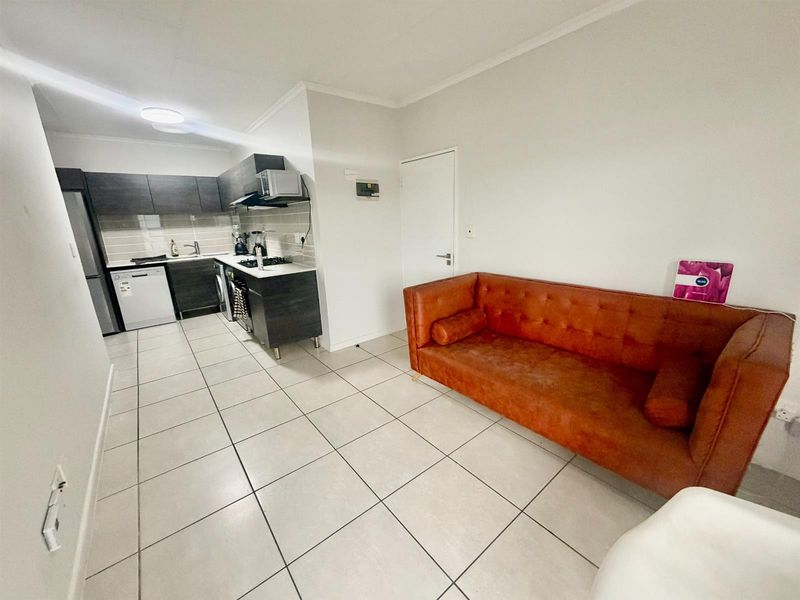 Modern 1 Bedroom 3rd Floor Apartment / Flat for Sale in Olivedale - Photo 5