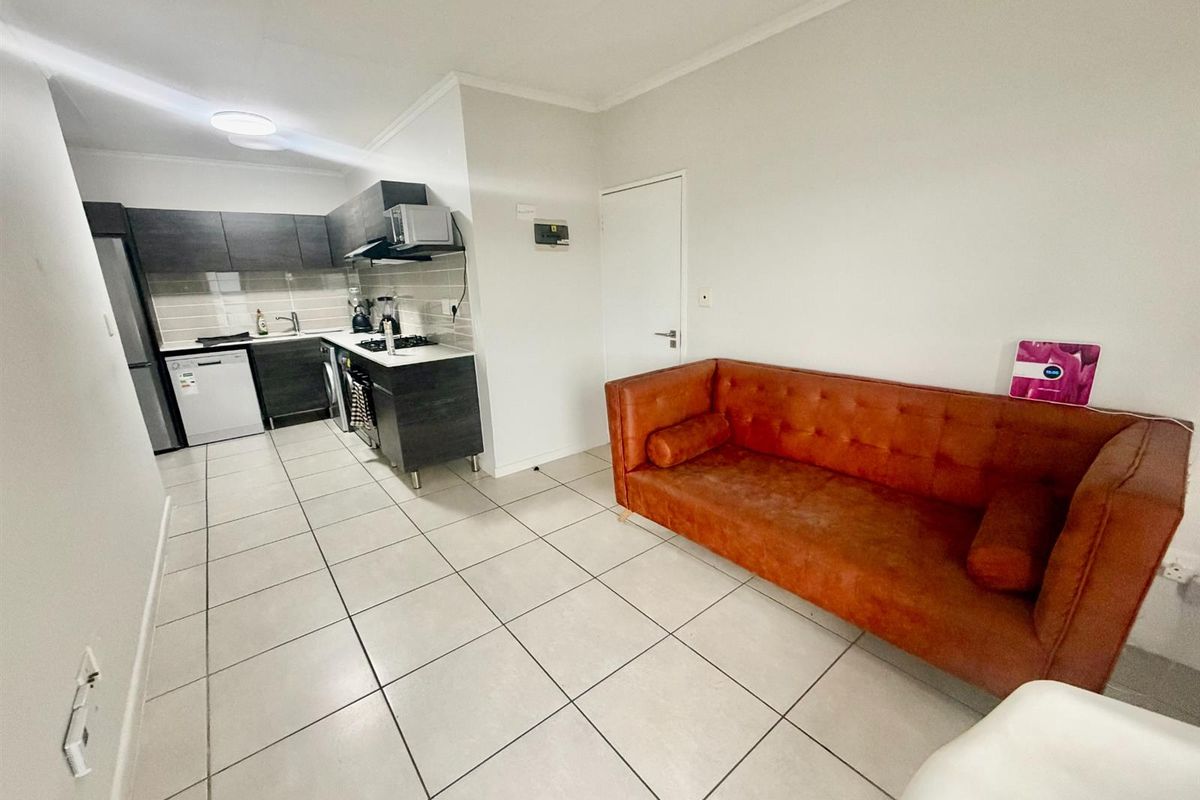 Modern 1 Bedroom 3rd Floor Apartment / Flat for Sale in Olivedale - Photo 5