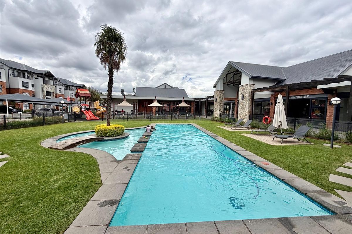 Modern 1 Bedroom 3rd Floor Apartment / Flat for Sale in Olivedale - Photo 3