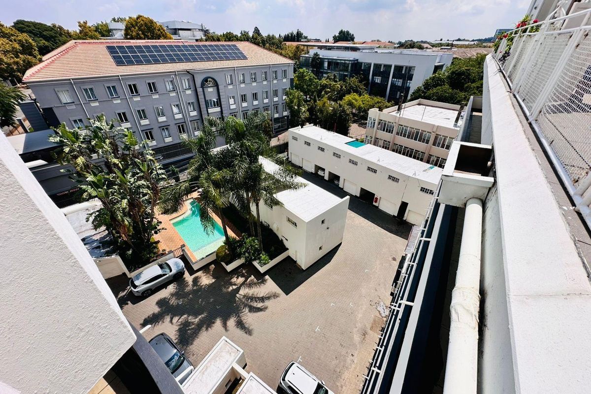 Iconic Penthouse living in the Heart of Illovo - Photo 5