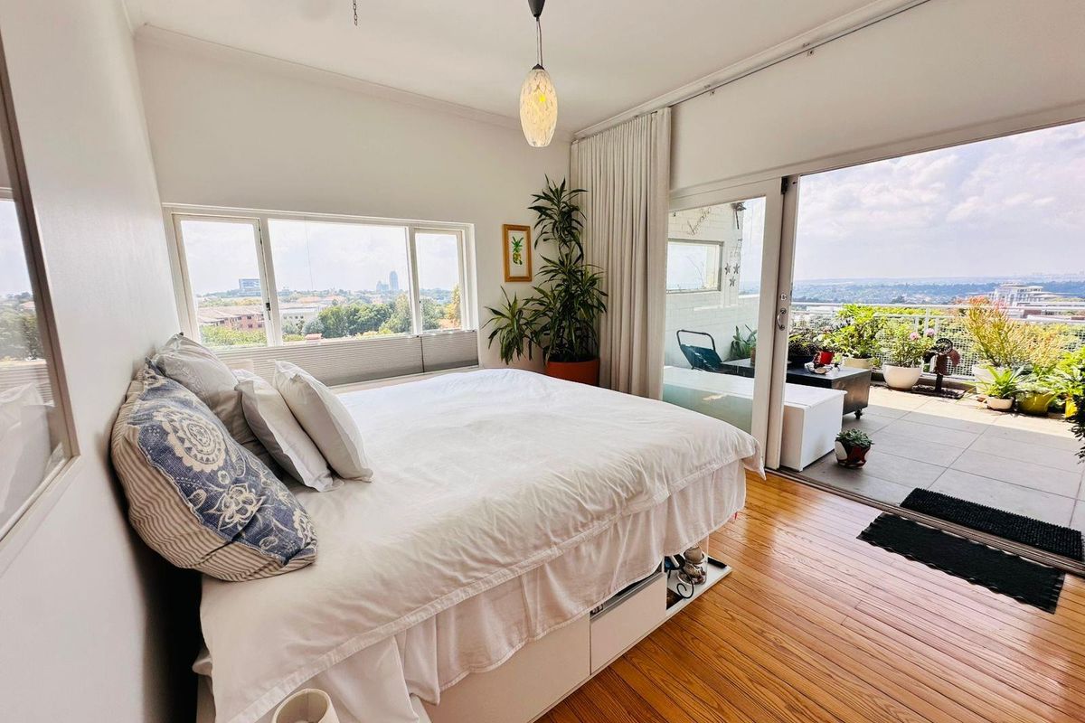 Iconic Penthouse living in the Heart of Illovo - Photo 2