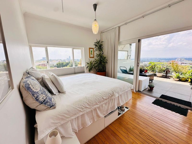 Iconic Penthouse living in the Heart of Illovo - Photo 2