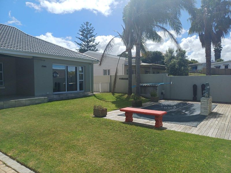 House For Sale in Stilbaai Wes, Stilbaai - Photo 4
