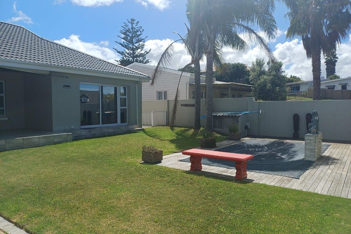 House For Sale in Stilbaai Wes, Stilbaai - Photo 4