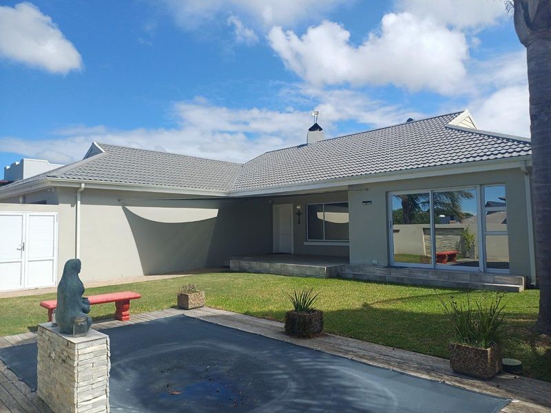 House For Sale in Stilbaai Wes, Stilbaai - Photo 2