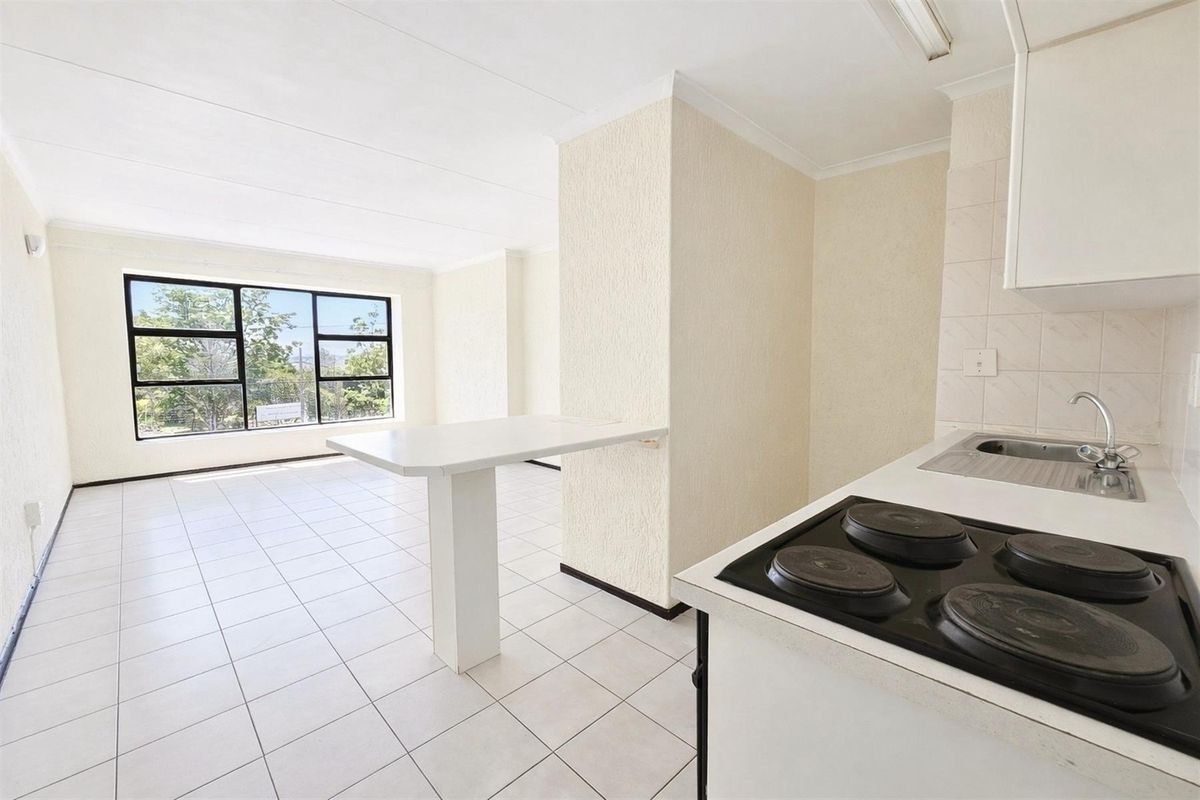 Top Floor Bachelor Apartment in Sought After Fourways Gardens for Sale - Photo 2
