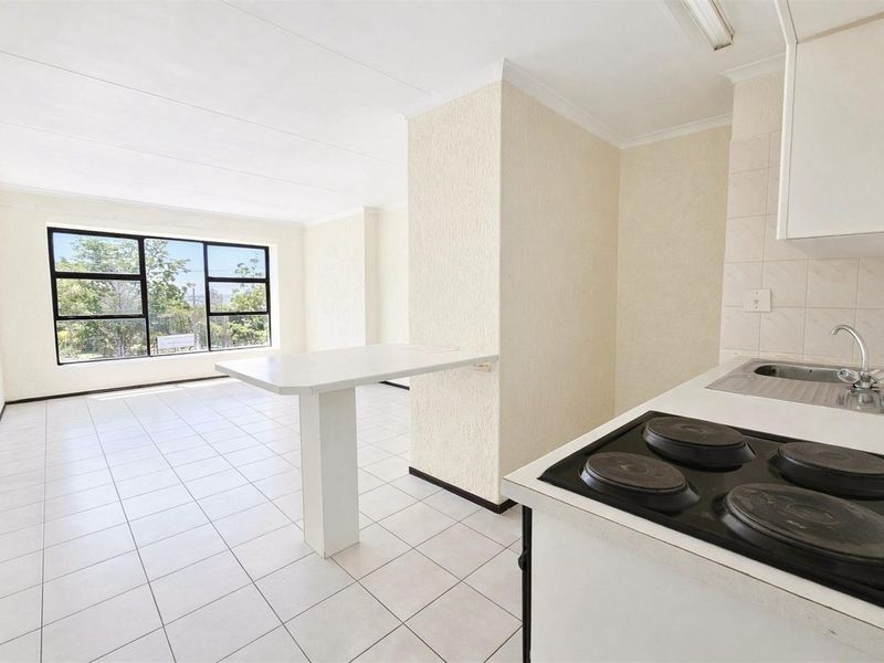 Top Floor Bachelor Apartment in Sought After Fourways Gardens for Sale - Photo 2