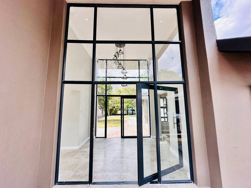 Elegant Family Living in a Secure Bryanston Enclave, with Separate Cottage! - Photo 5