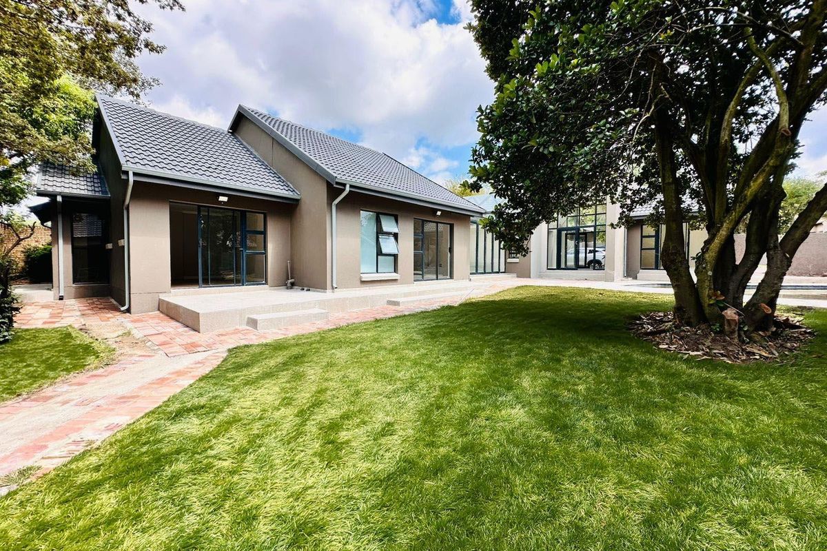 Elegant Family Living in a Secure Bryanston Enclave, with Separate Cottage! - Photo 2