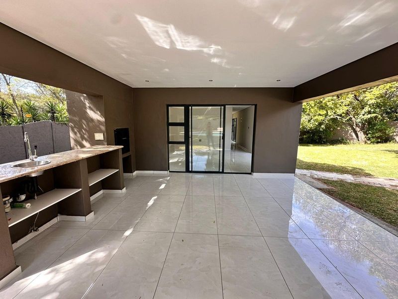 Elegant Family Living in a Secure Bryanston Enclave, with Separate Cottage! In Boomed Area. - Photo 3