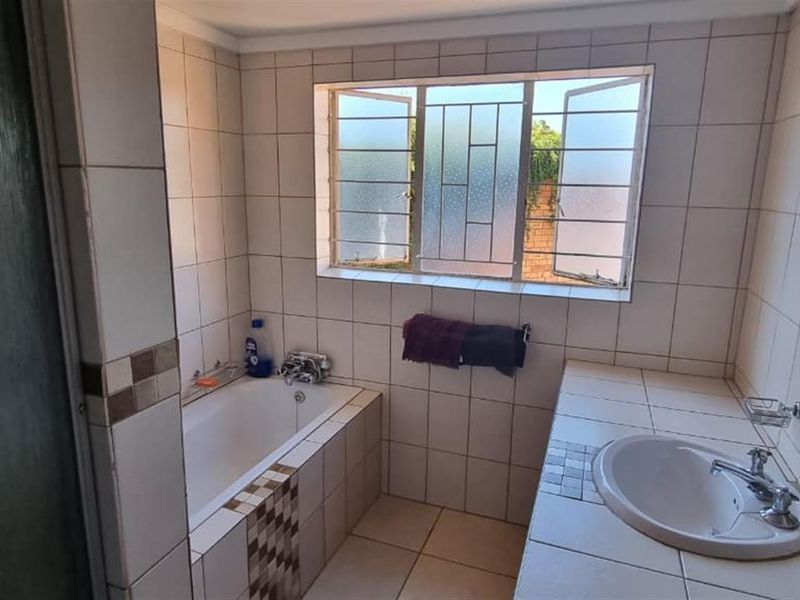 Affordable Townhouse/Investment  For Sale in Popular  Belgravia, Kimberley - Photo 10