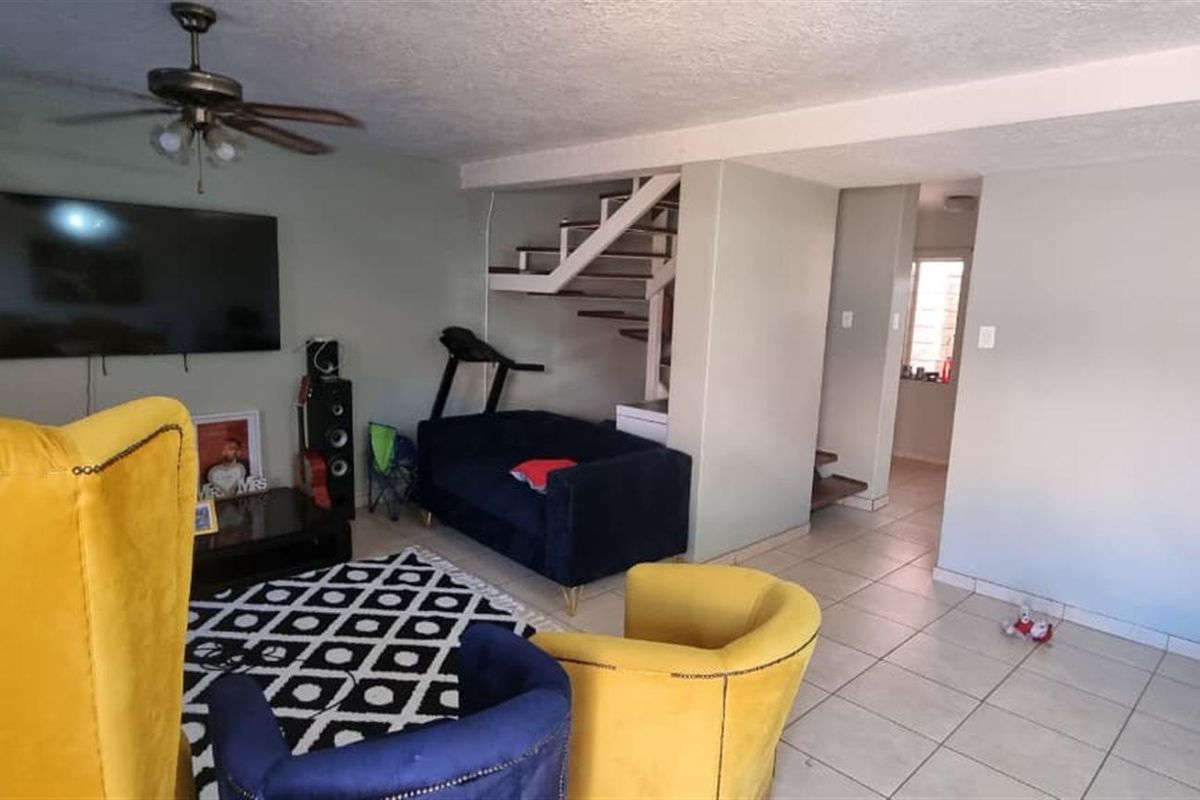 Affordable Townhouse/Investment  For Sale in Popular  Belgravia, Kimberley - Photo 3