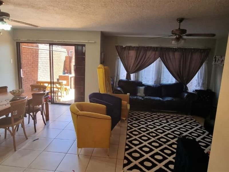 Affordable Townhouse/Investment  For Sale in Popular  Belgravia, Kimberley - Photo 2