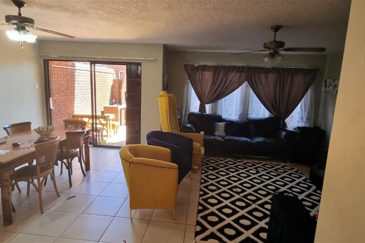 Affordable Townhouse/Investment  For Sale in Popular  Belgravia, Kimberley - Photo 2