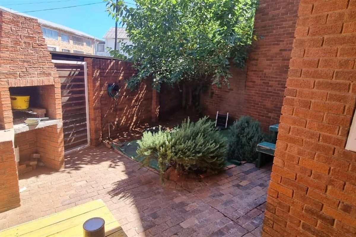 Affordable Townhouse/Investment  For Sale in Popular  Belgravia, Kimberley - Photo 4