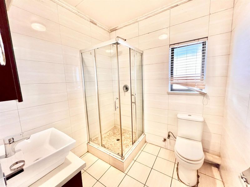 Modern Ground floor 2 Bed Apartment - Photo 3