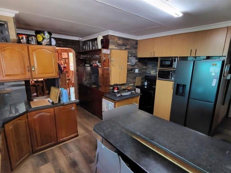 Your Lovely  Family Home in Southridge - Photo 4