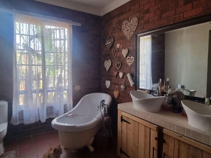 Your Lovely  Family Home in Southridge - Photo 9