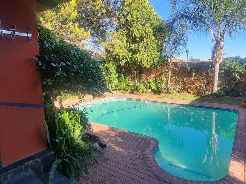 Your Lovely  Family Home in Southridge - Photo 6