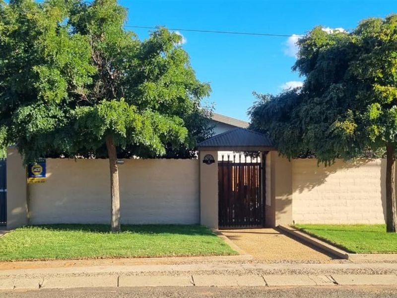 Your Lovely  Family Home in Southridge - Photo 2