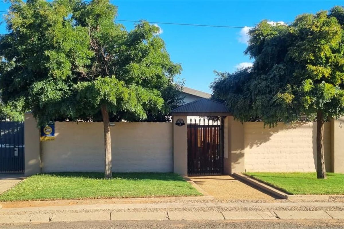 Your Lovely  Family Home in Southridge - Photo 2