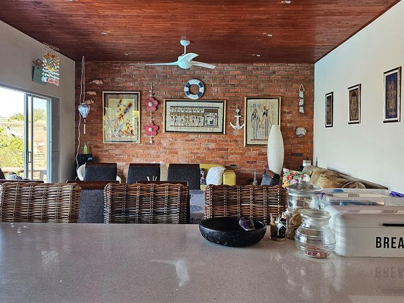 Unique, Modern 3 Bedroom House with FLATLETS - Photo 3