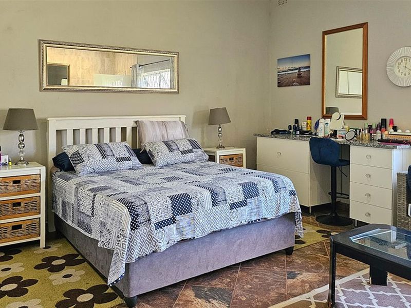 Unique, Modern 3 Bedroom House with FLATLETS - Photo 7