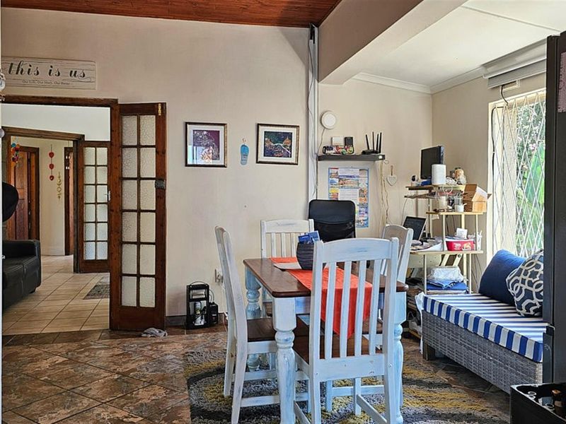 Unique, Modern 3 Bedroom House with FLATLETS - Photo 4