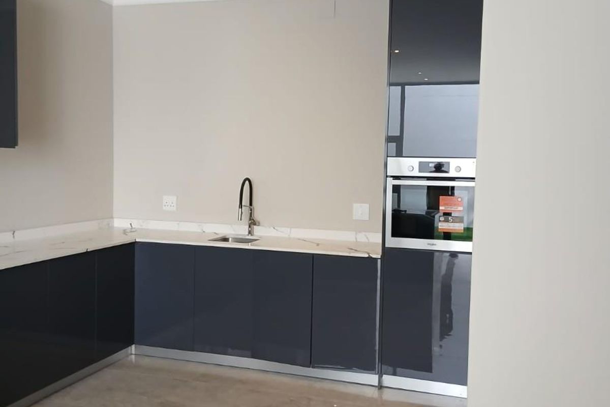 5 Bed Duplex To Rent in Hyde Park, Sandton - Photo 3