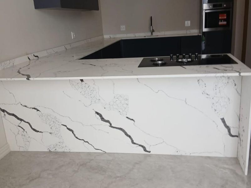 5 Bed Duplex To Rent in Hyde Park, Sandton - Photo 5