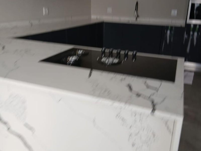 5 Bed Duplex To Rent in Hyde Park, Sandton - Photo 10