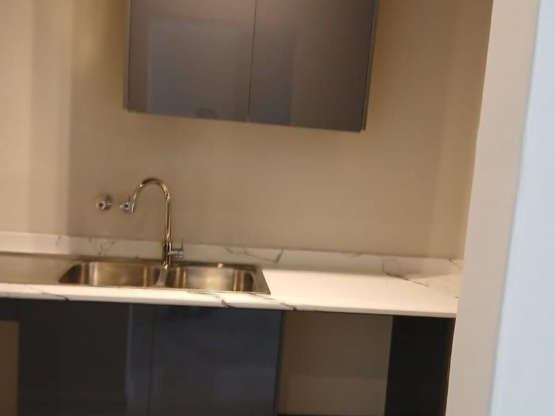 5 Bed Duplex To Rent in Hyde Park, Sandton - Photo 9