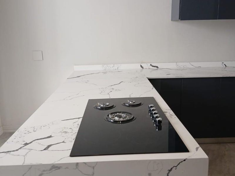 5 Bed Duplex To Rent in Hyde Park, Sandton - Photo 8