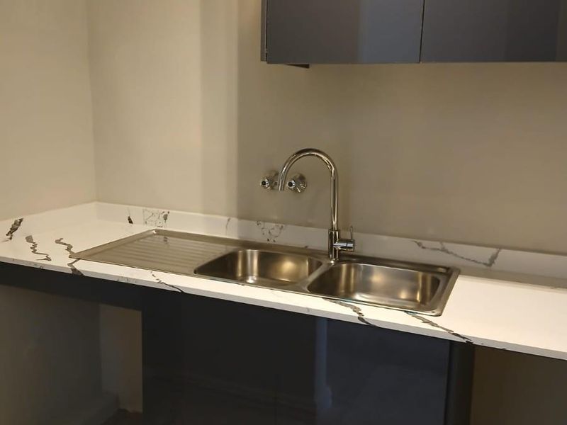 5 Bed Duplex To Rent in Hyde Park, Sandton - Photo 6