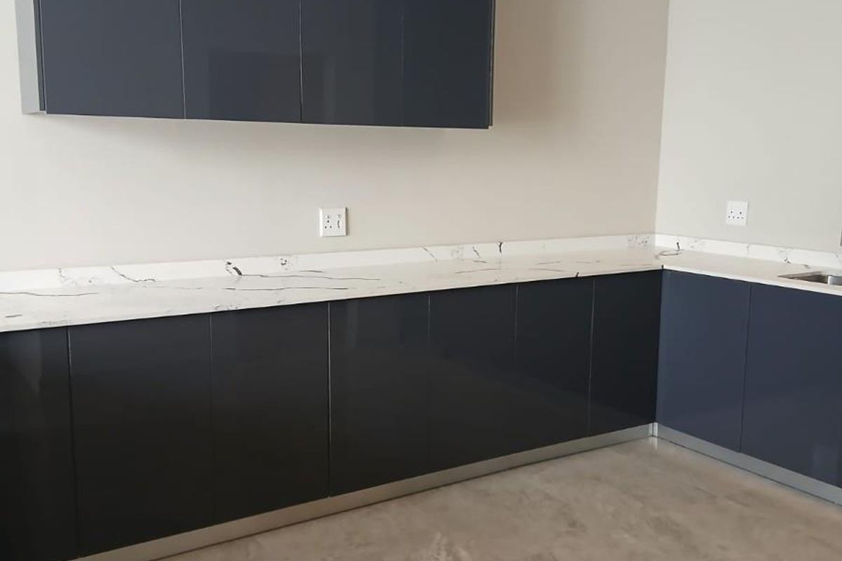 5 Bed Duplex To Rent in Hyde Park, Sandton - Photo 4